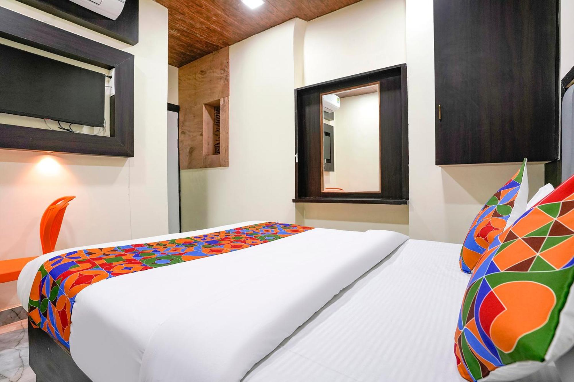 Fabexpress Gulshan Grand - Nr Gateway Of India Mumbai Exterior photo