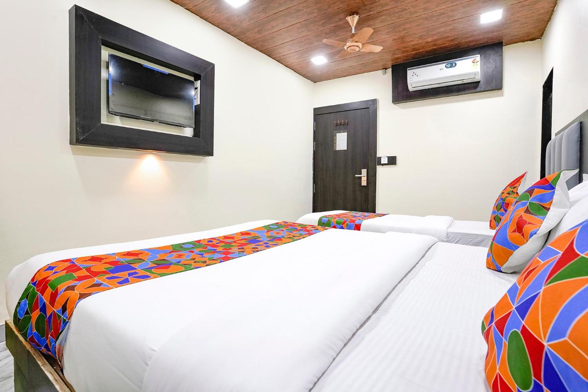 Fabexpress Gulshan Grand - Nr Gateway Of India Mumbai Exterior photo