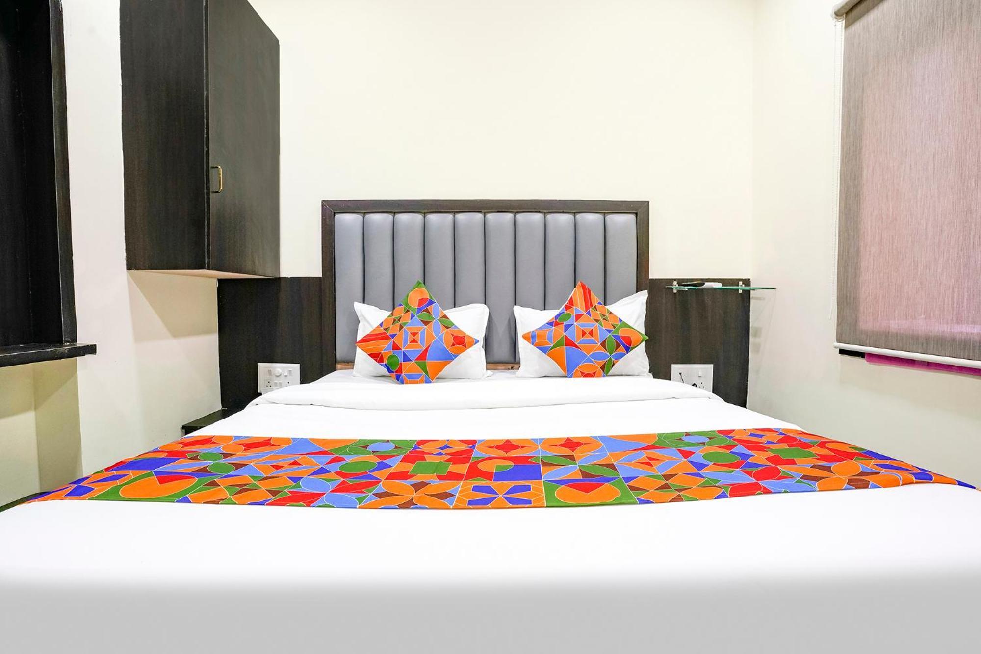 Fabexpress Gulshan Grand - Nr Gateway Of India Mumbai Exterior photo