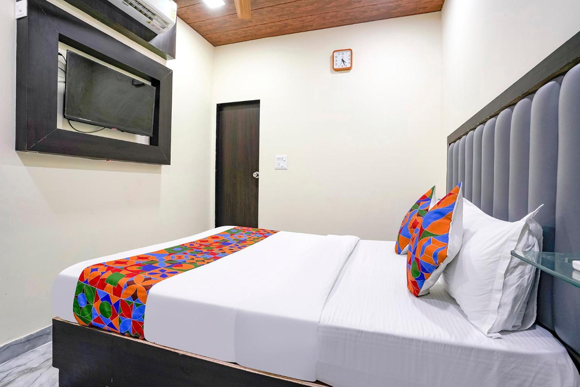 Fabexpress Gulshan Grand - Nr Gateway Of India Mumbai Exterior photo