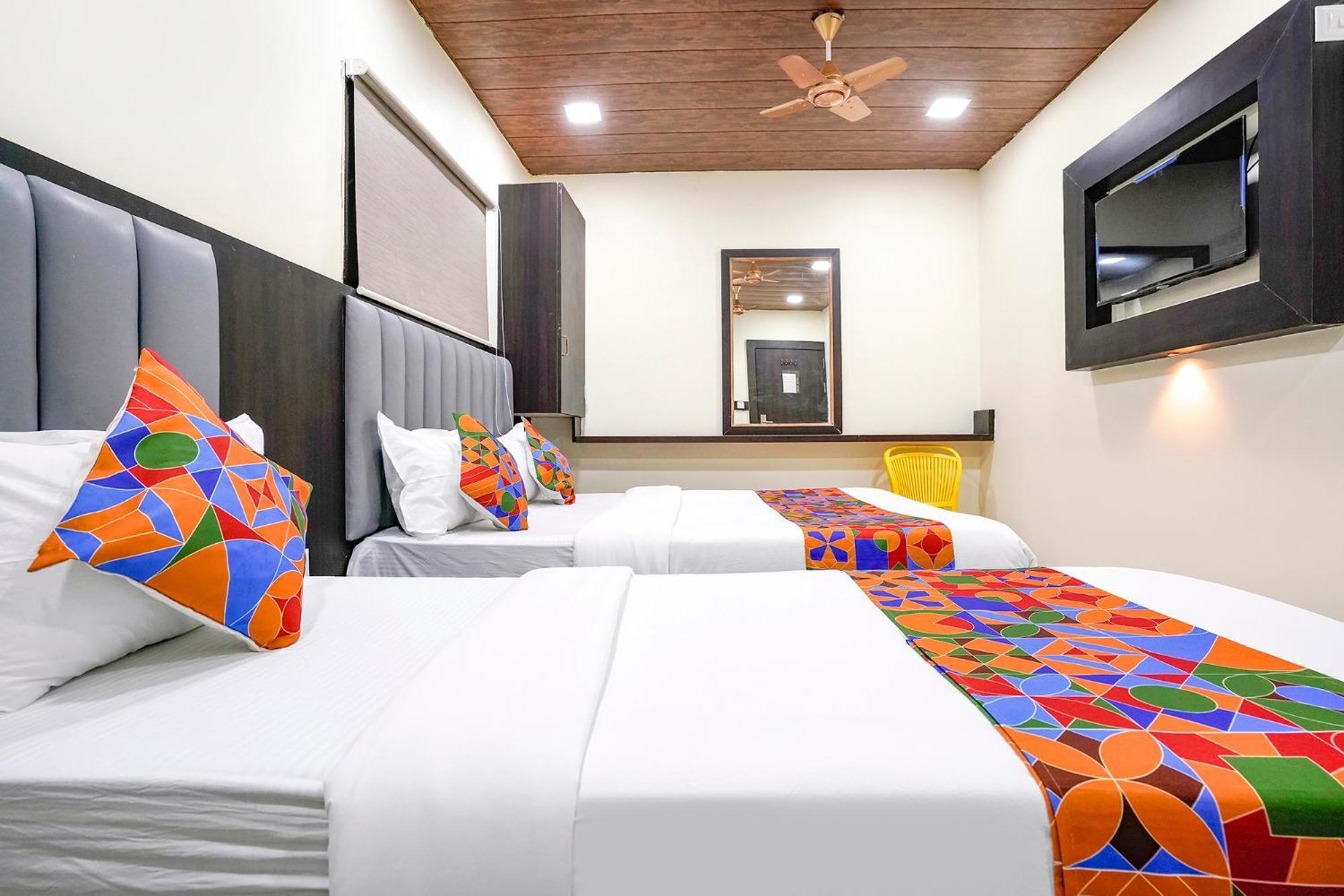 Fabexpress Gulshan Grand - Nr Gateway Of India Mumbai Exterior photo
