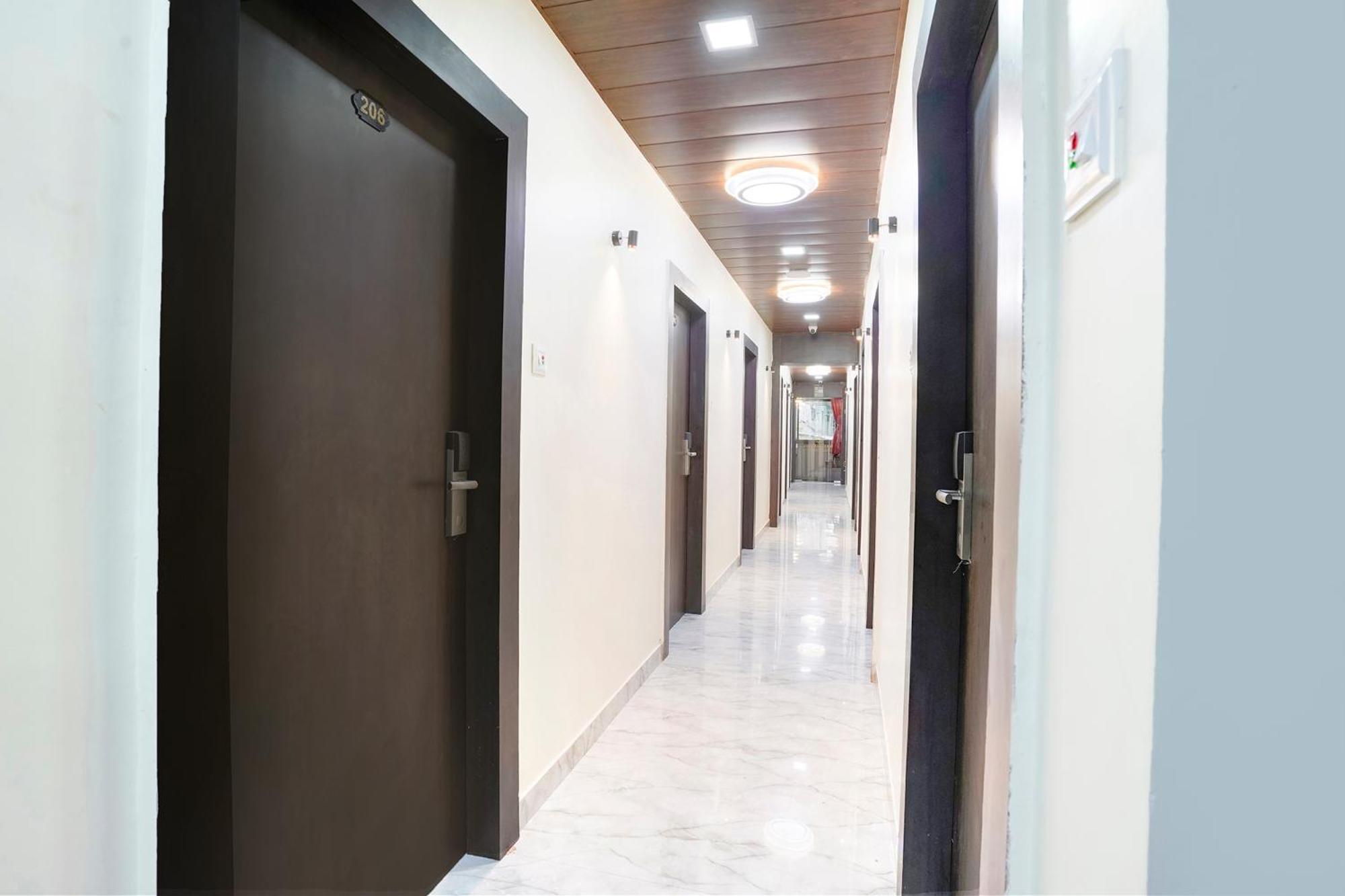 Fabexpress Gulshan Grand - Nr Gateway Of India Mumbai Exterior photo