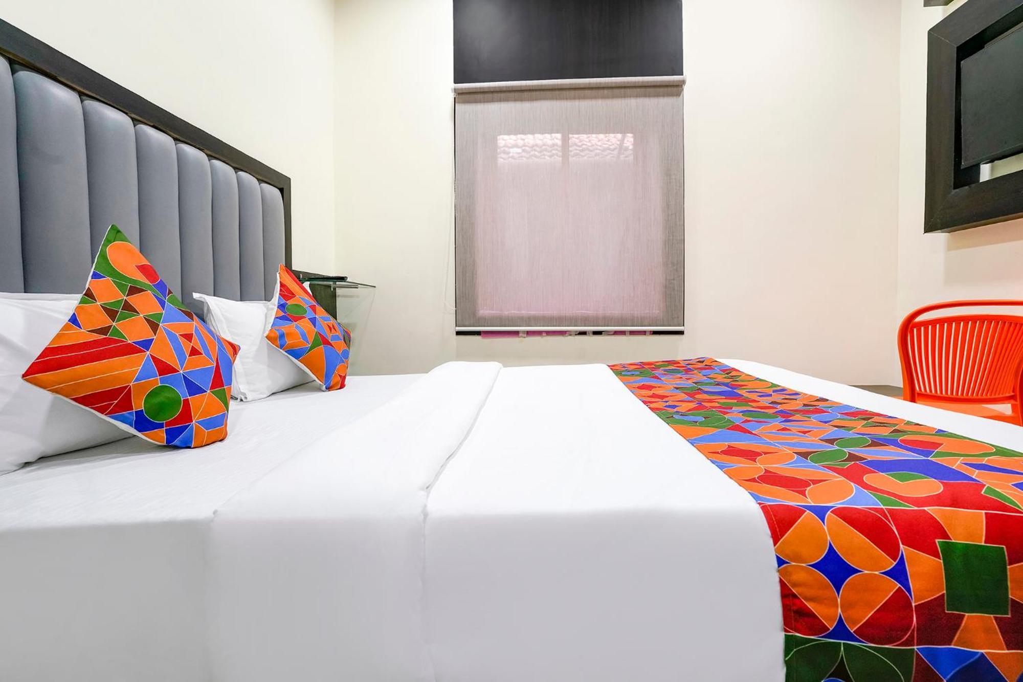 Fabexpress Gulshan Grand - Nr Gateway Of India Mumbai Exterior photo