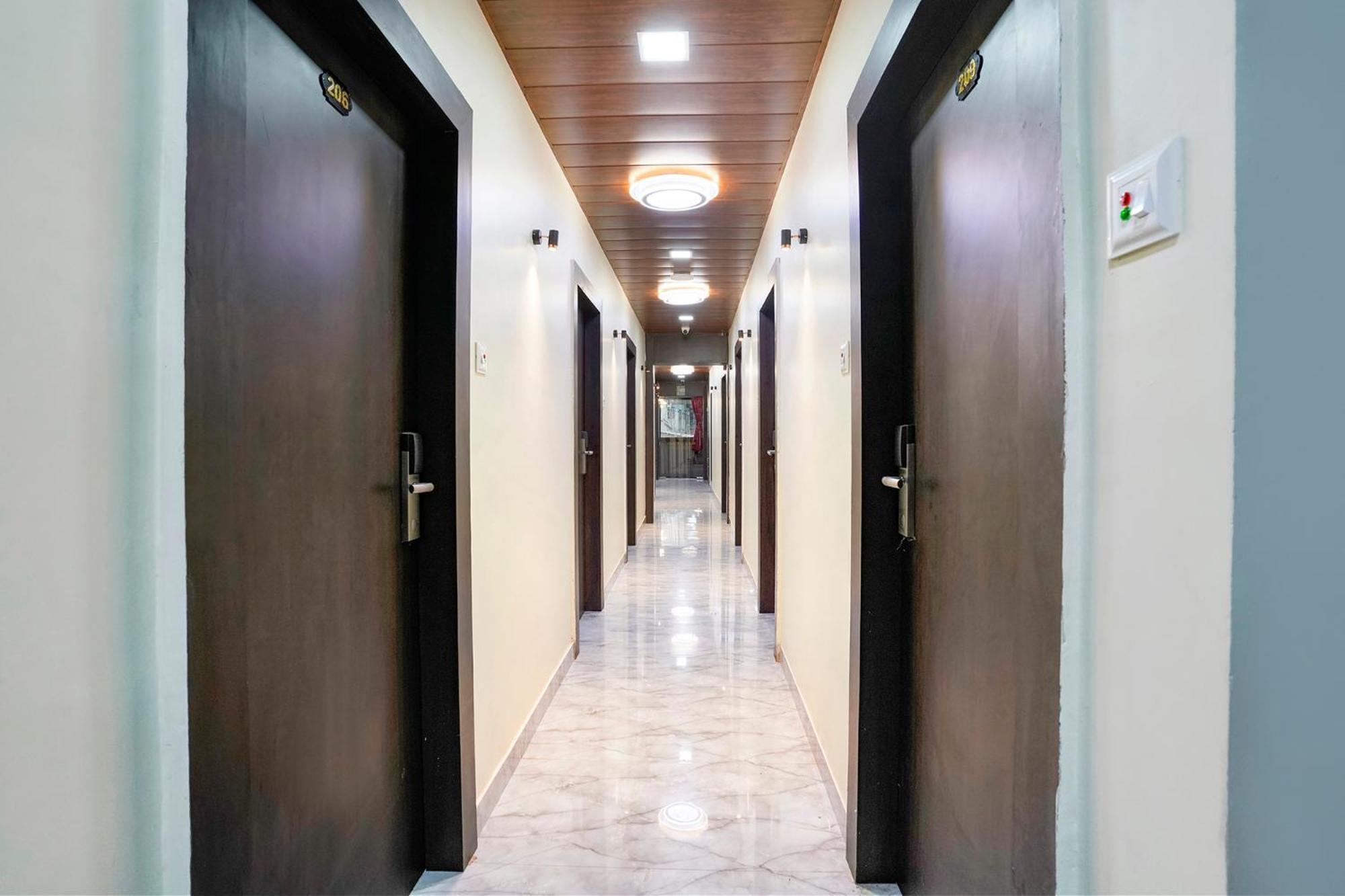 Fabexpress Gulshan Grand - Nr Gateway Of India Mumbai Exterior photo