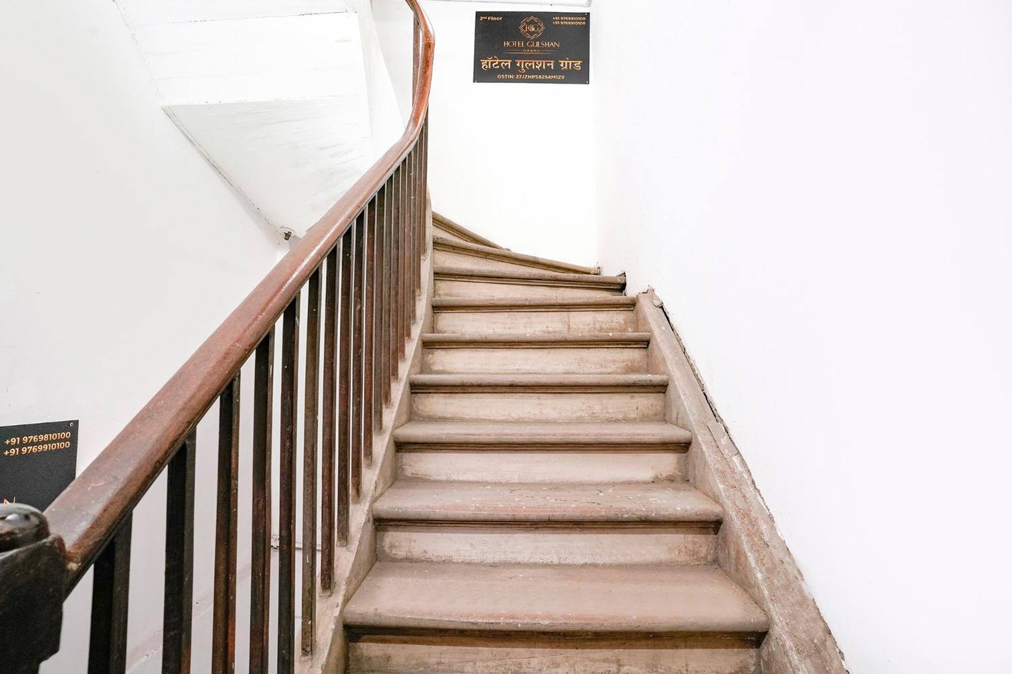 Fabexpress Gulshan Grand - Nr Gateway Of India Mumbai Exterior photo