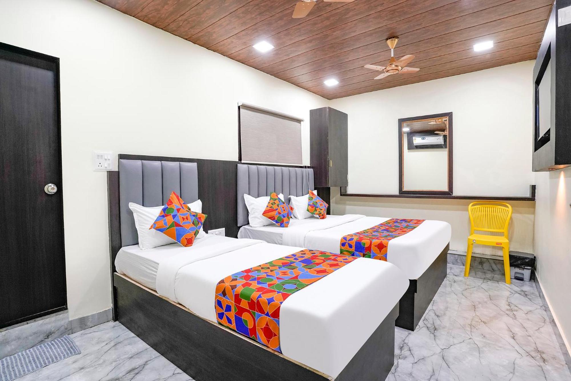 Fabexpress Gulshan Grand - Nr Gateway Of India Mumbai Exterior photo